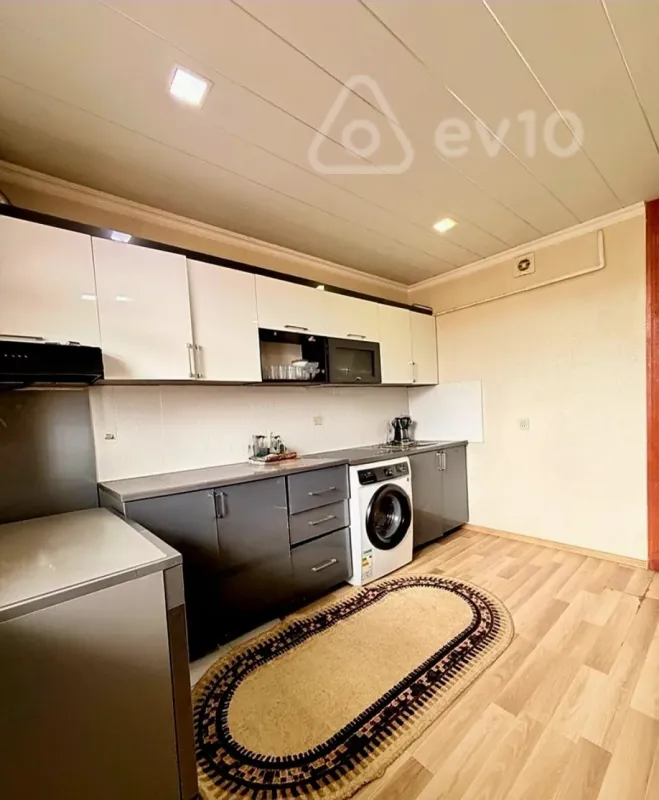Satılır 2 otaqlı köhnə tikili 55 m²
