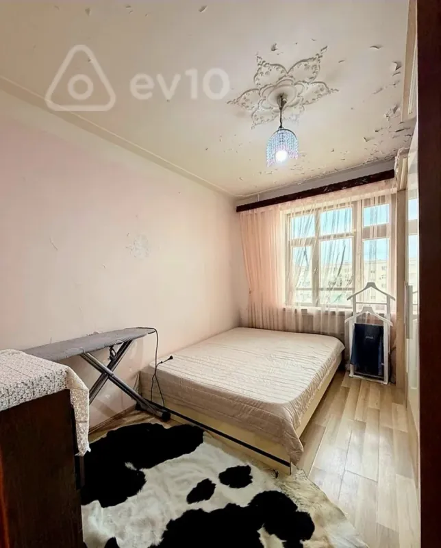Satılır 2 otaqlı köhnə tikili 55 m²