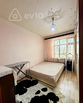 Satılır 2 otaqlı köhnə tikili 55 m²