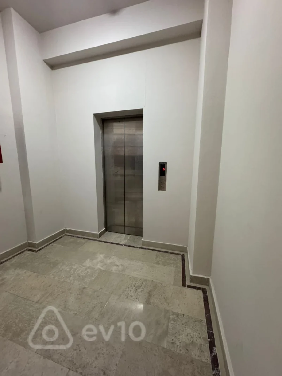 Kirayə verilir 3 otaqlı yeni tikili 160 m²