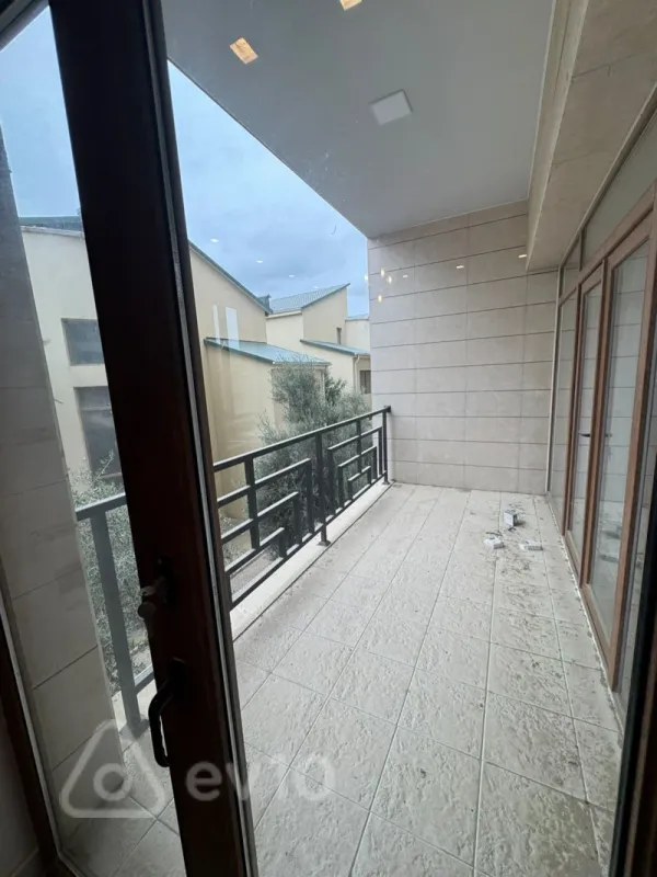 Kirayə verilir 3 otaqlı yeni tikili 160 m²