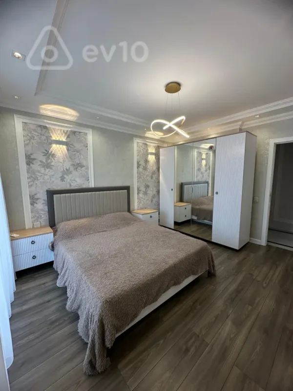 Kirayə verilir 3 otaqlı köhnə tikili 100 m²