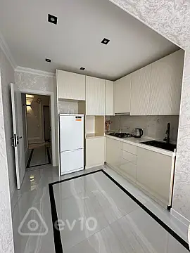 Kirayə verilir 3 otaqlı köhnə tikili 100 m²