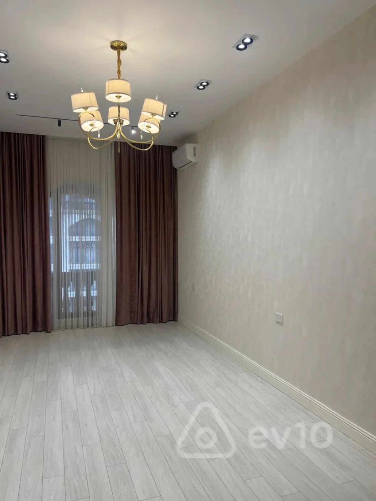 Satılır 3 otaqlı yeni tikili 110 m²