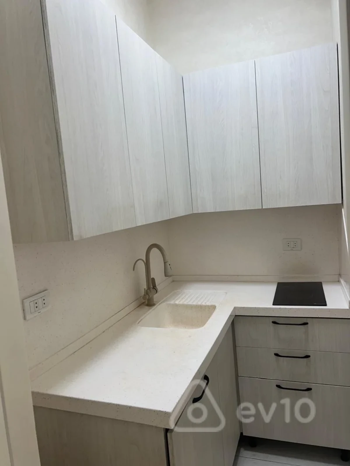 Satılır 3 otaqlı yeni tikili 110 m²