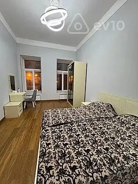 Kirayə verilir 2 otaqlı köhnə tikili 85 m²