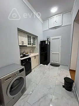 Kirayə verilir 2 otaqlı köhnə tikili 85 m²