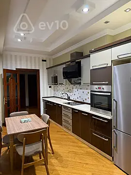 Kirayə verilir 3 otaqlı yeni tikili 160 m²