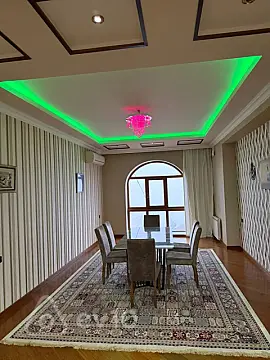 Kirayə verilir 3 otaqlı yeni tikili 160 m²