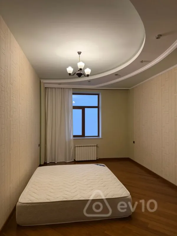 Kirayə verilir 3 otaqlı yeni tikili 160 m²