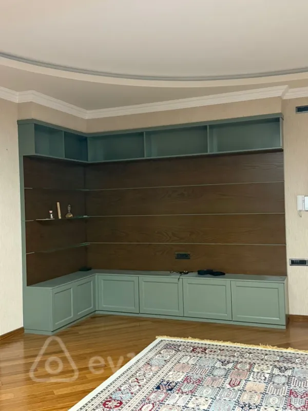 Kirayə verilir 3 otaqlı yeni tikili 160 m²