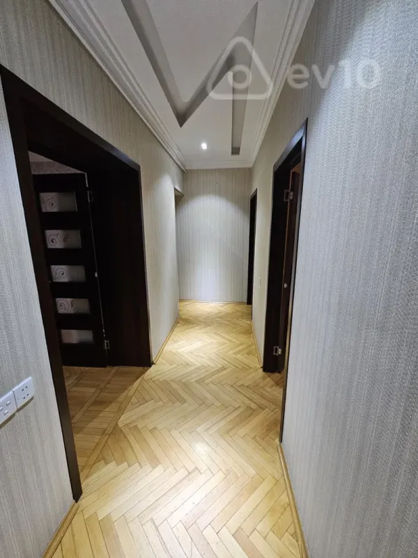 Kirayə verilir 3 otaqlı köhnə tikili 85 m²