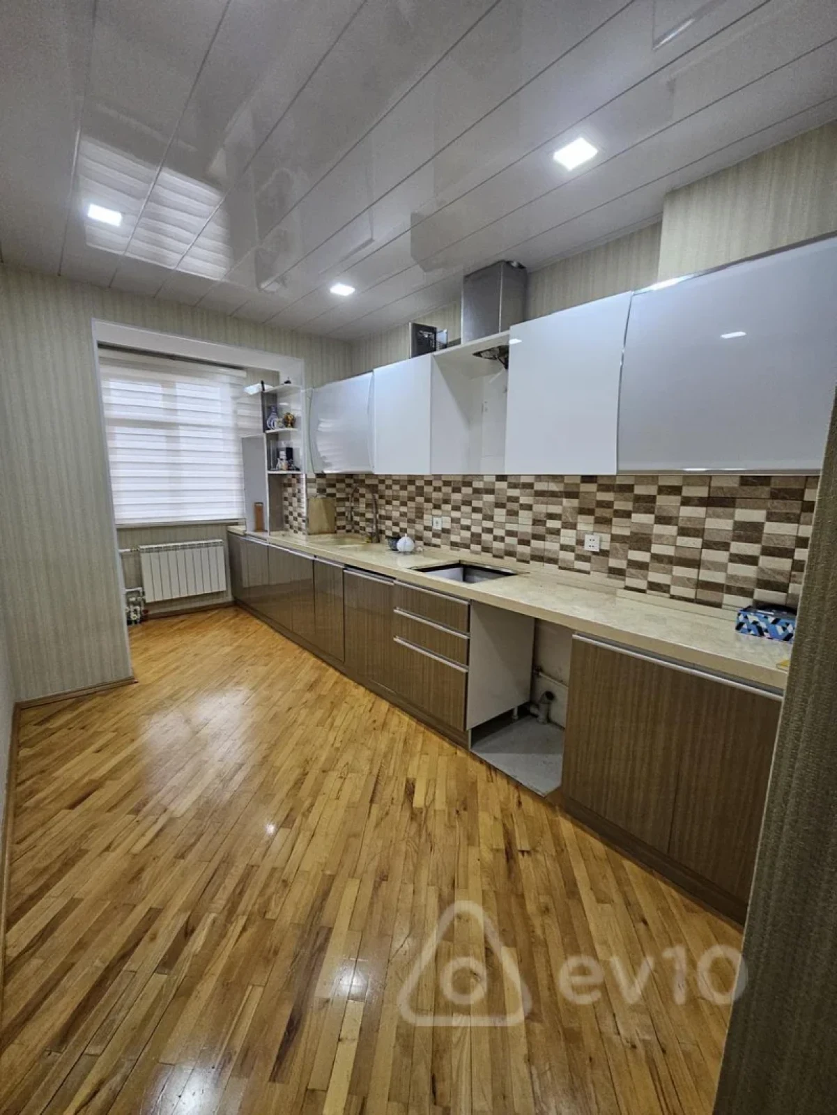 Kirayə verilir 3 otaqlı köhnə tikili 85 m²