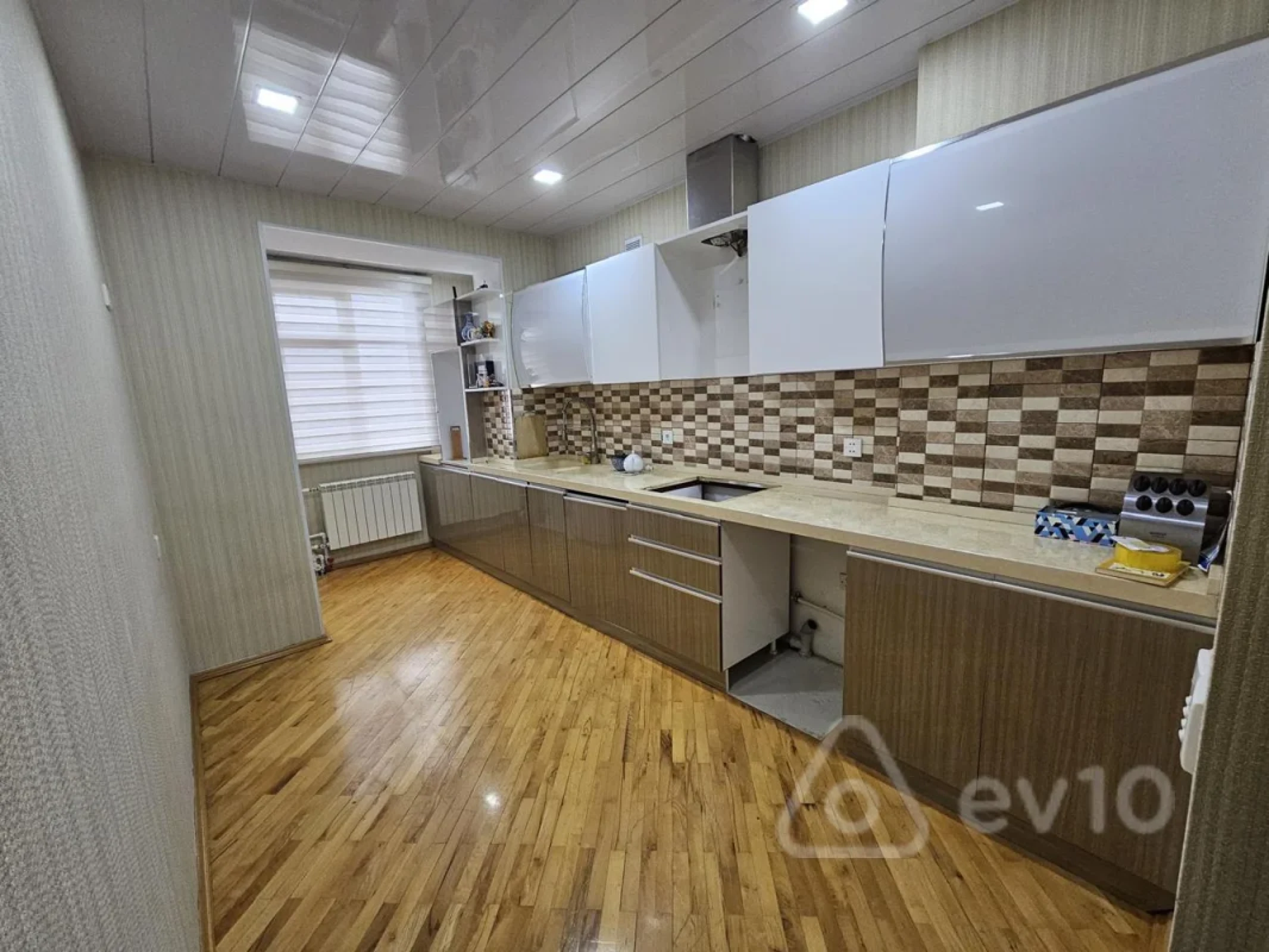 Kirayə verilir 3 otaqlı köhnə tikili 85 m²