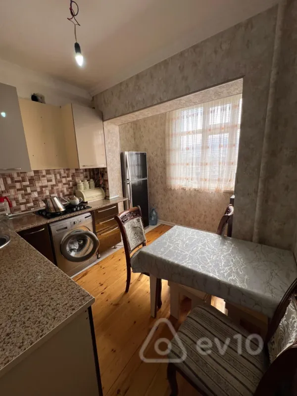 Satılır 2 otaqlı köhnə tikili 60 m²