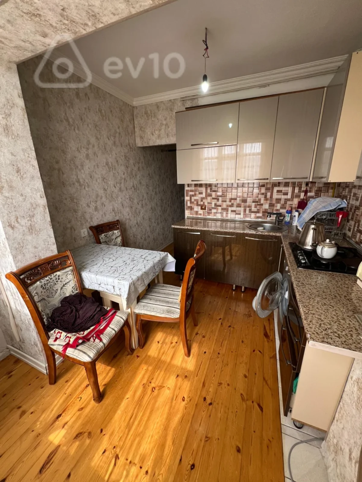 Satılır 2 otaqlı köhnə tikili 60 m²