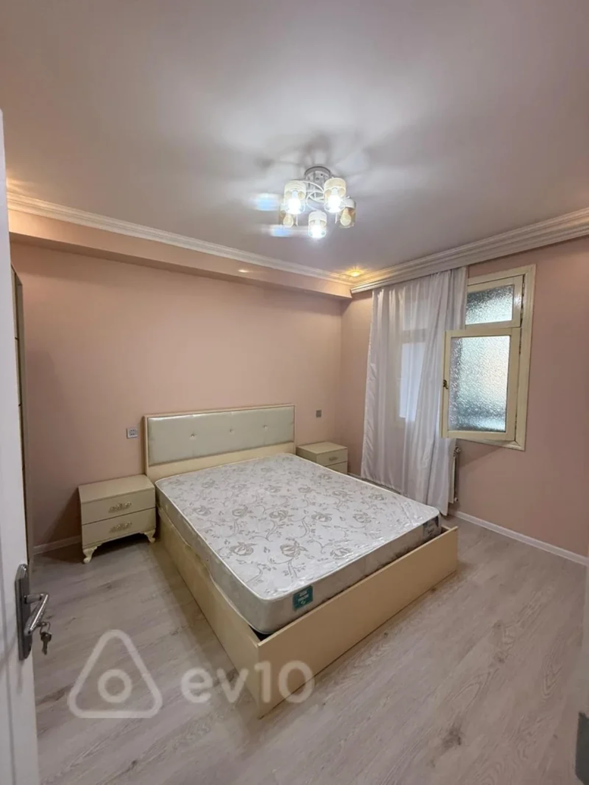Kirayə verilir 2 otaqlı yeni tikili 50 m²
