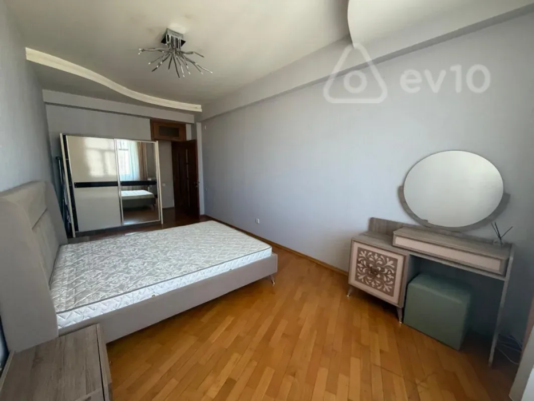 Kirayə verilir 2 otaqlı yeni tikili 75 m²