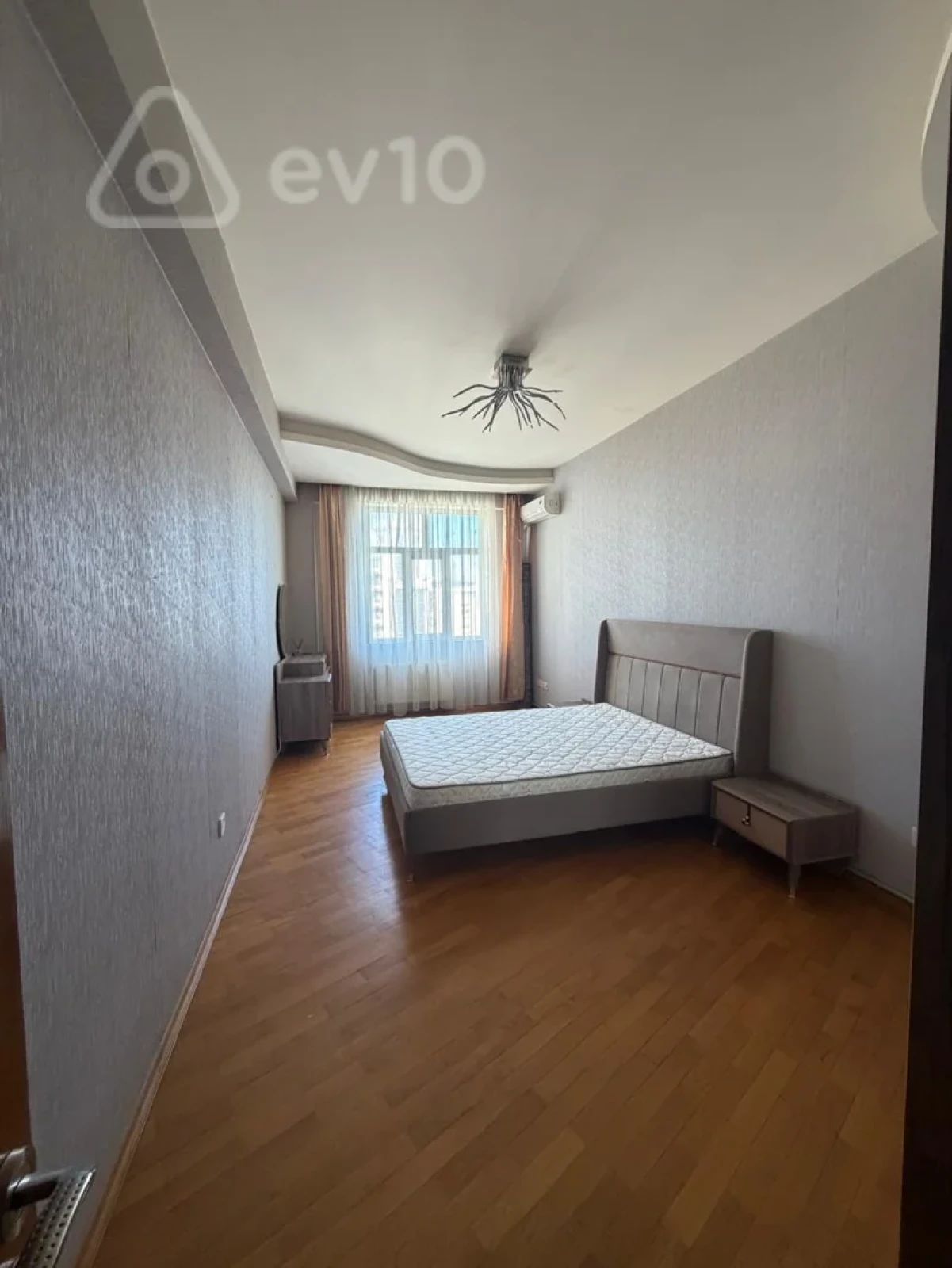 Kirayə verilir 2 otaqlı yeni tikili 75 m²