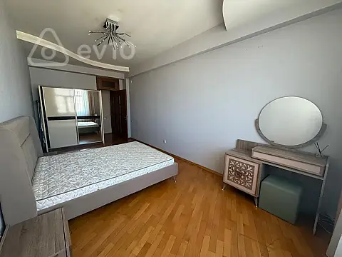 Kirayə verilir 2 otaqlı yeni tikili 75 m²