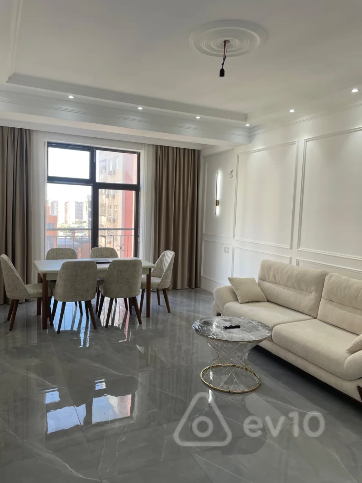 Kirayə verilir 2 otaqlı yeni tikili 80 m²