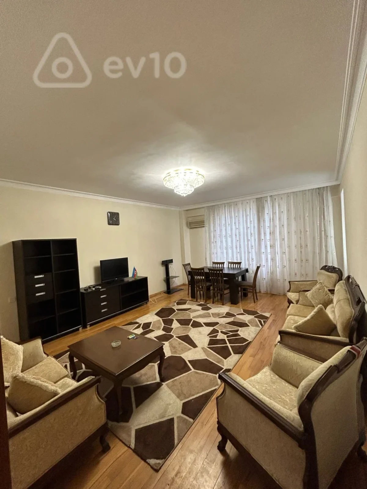 Kirayə verilir 3 otaqlı yeni tikili 155 m²