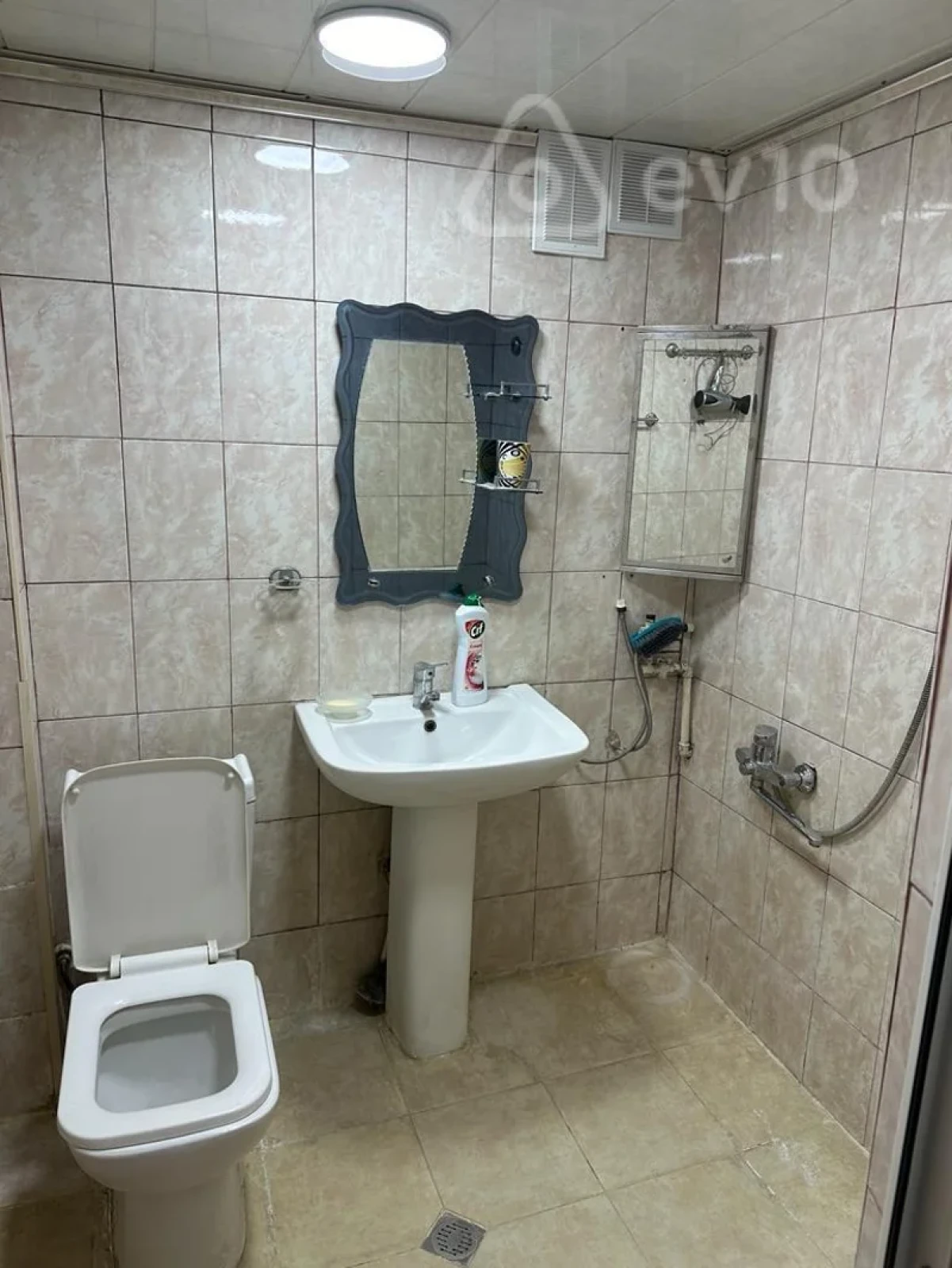 Kirayə verilir 2 otaqlı köhnə tikili 80 m²