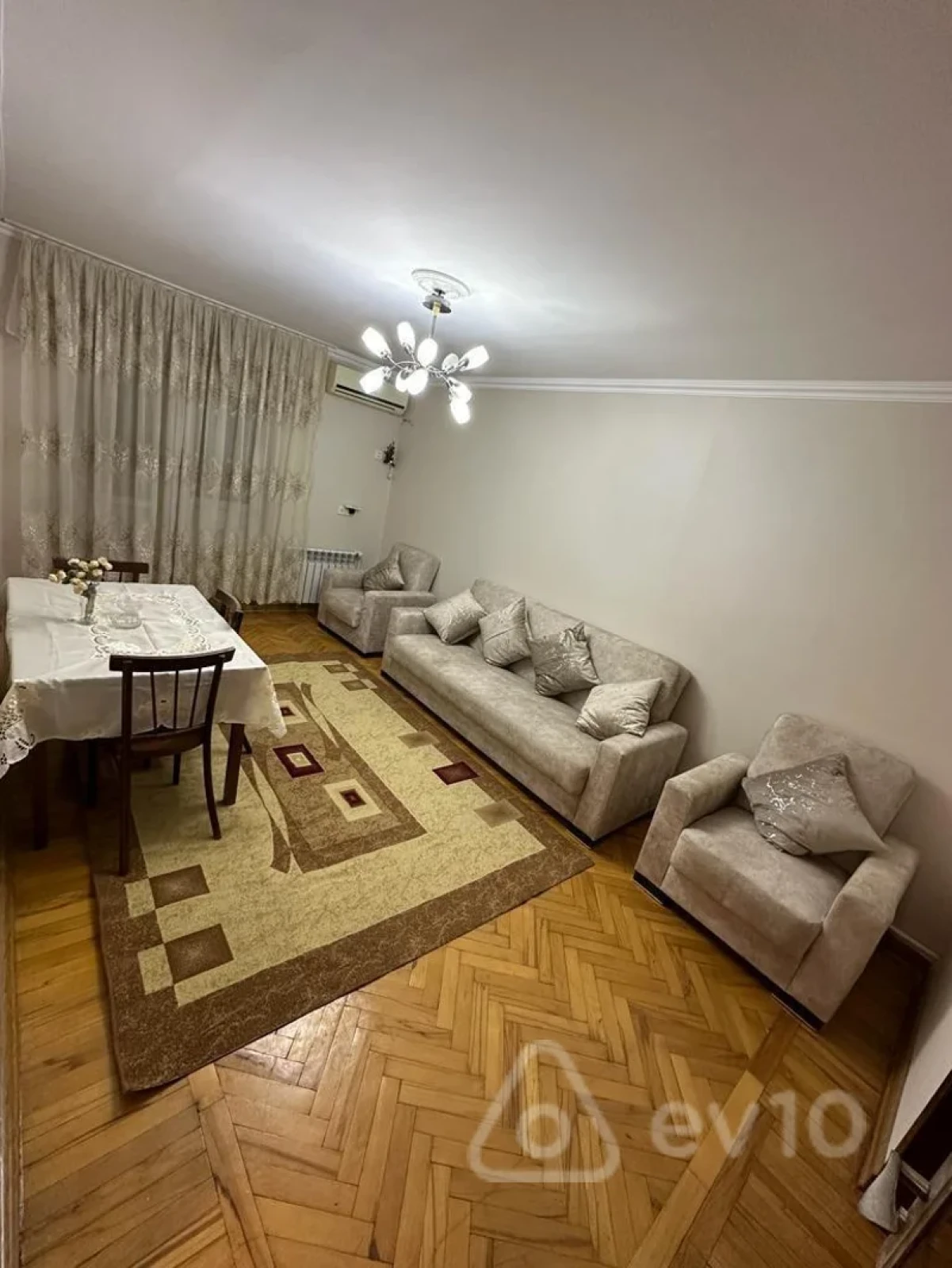 Kirayə verilir 2 otaqlı köhnə tikili 80 m²