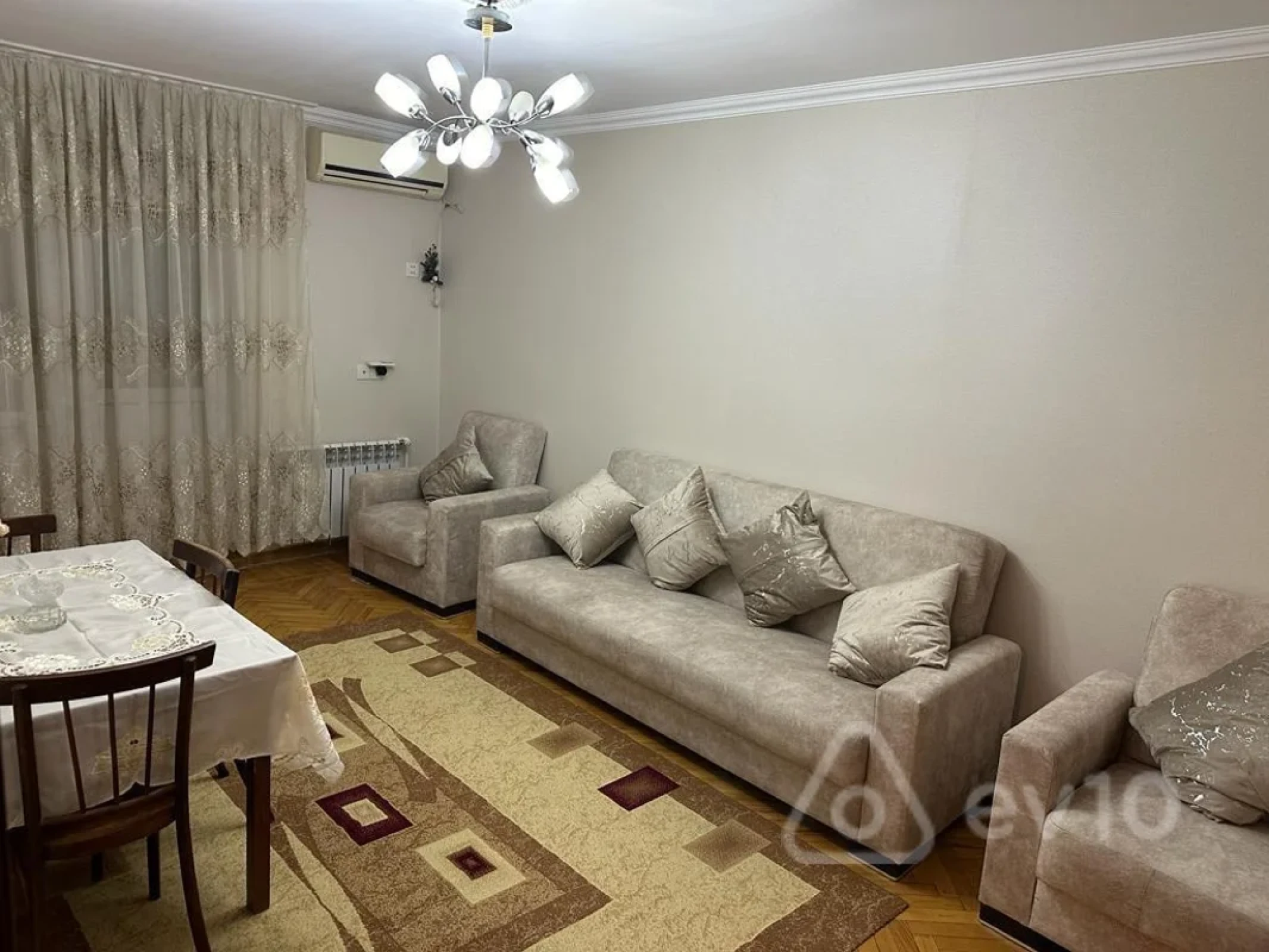 Kirayə verilir 2 otaqlı köhnə tikili 80 m²