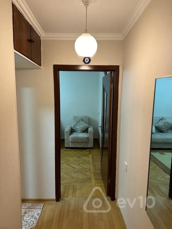 Kirayə verilir 2 otaqlı köhnə tikili 80 m²