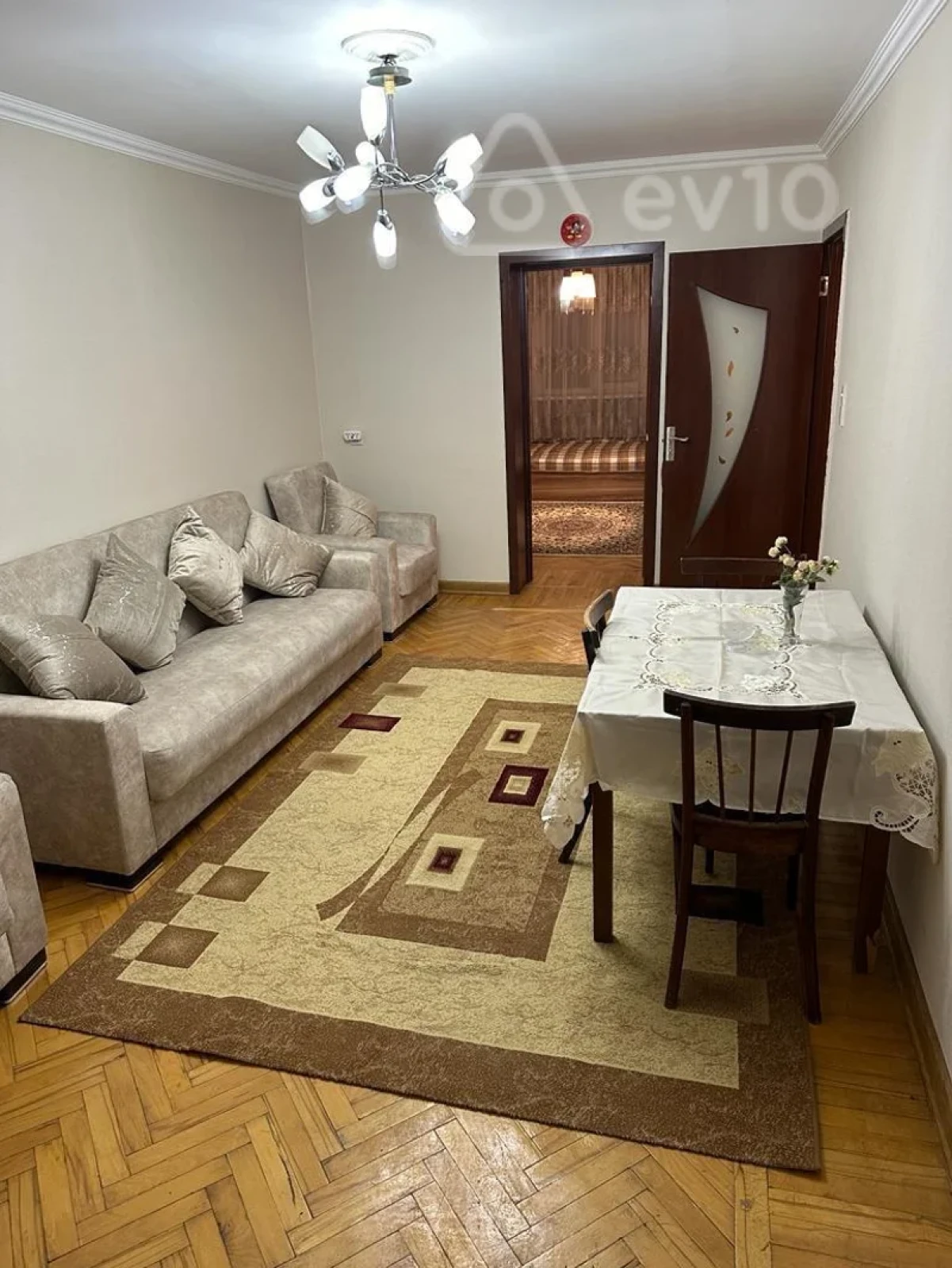Kirayə verilir 2 otaqlı köhnə tikili 80 m²