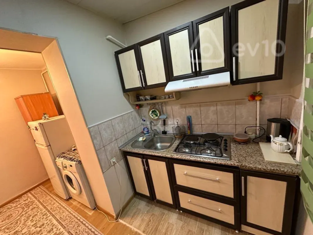 Kirayə verilir 2 otaqlı köhnə tikili 80 m²