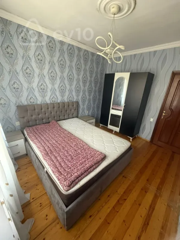 Kirayə verilir 2 otaqlı köhnə tikili 55 m²