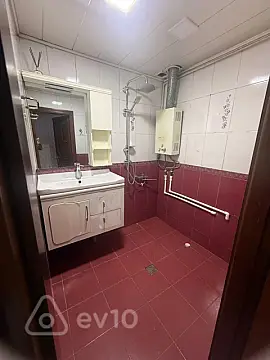 Kirayə verilir 2 otaqlı köhnə tikili 55 m²