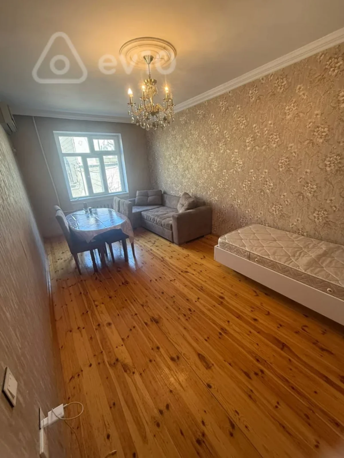 Kirayə verilir 2 otaqlı köhnə tikili 55 m²