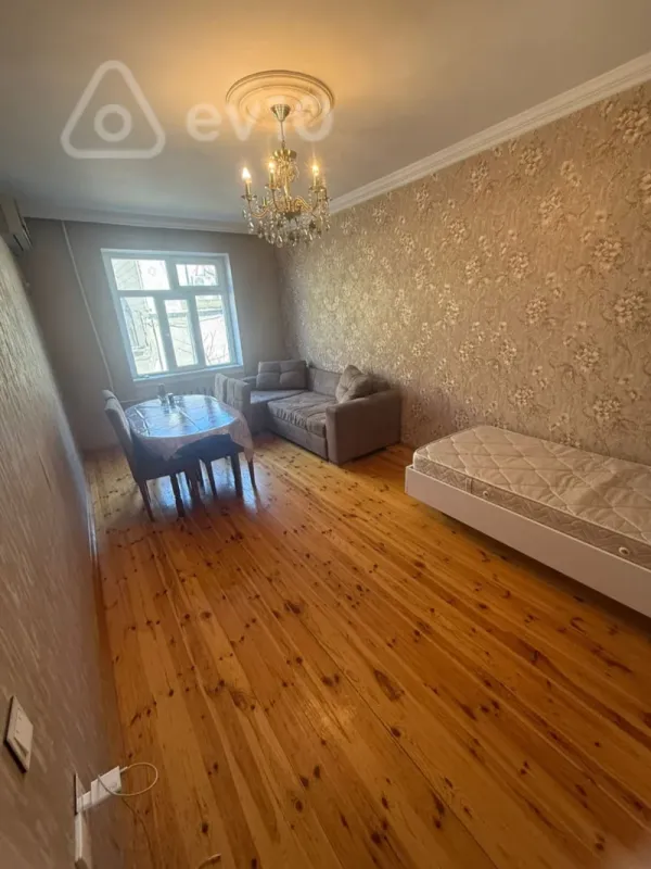 Kirayə verilir 2 otaqlı köhnə tikili 55 m²