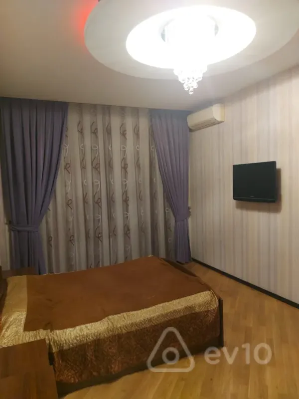 Kirayə verilir 2 otaqlı yeni tikili 80 m²