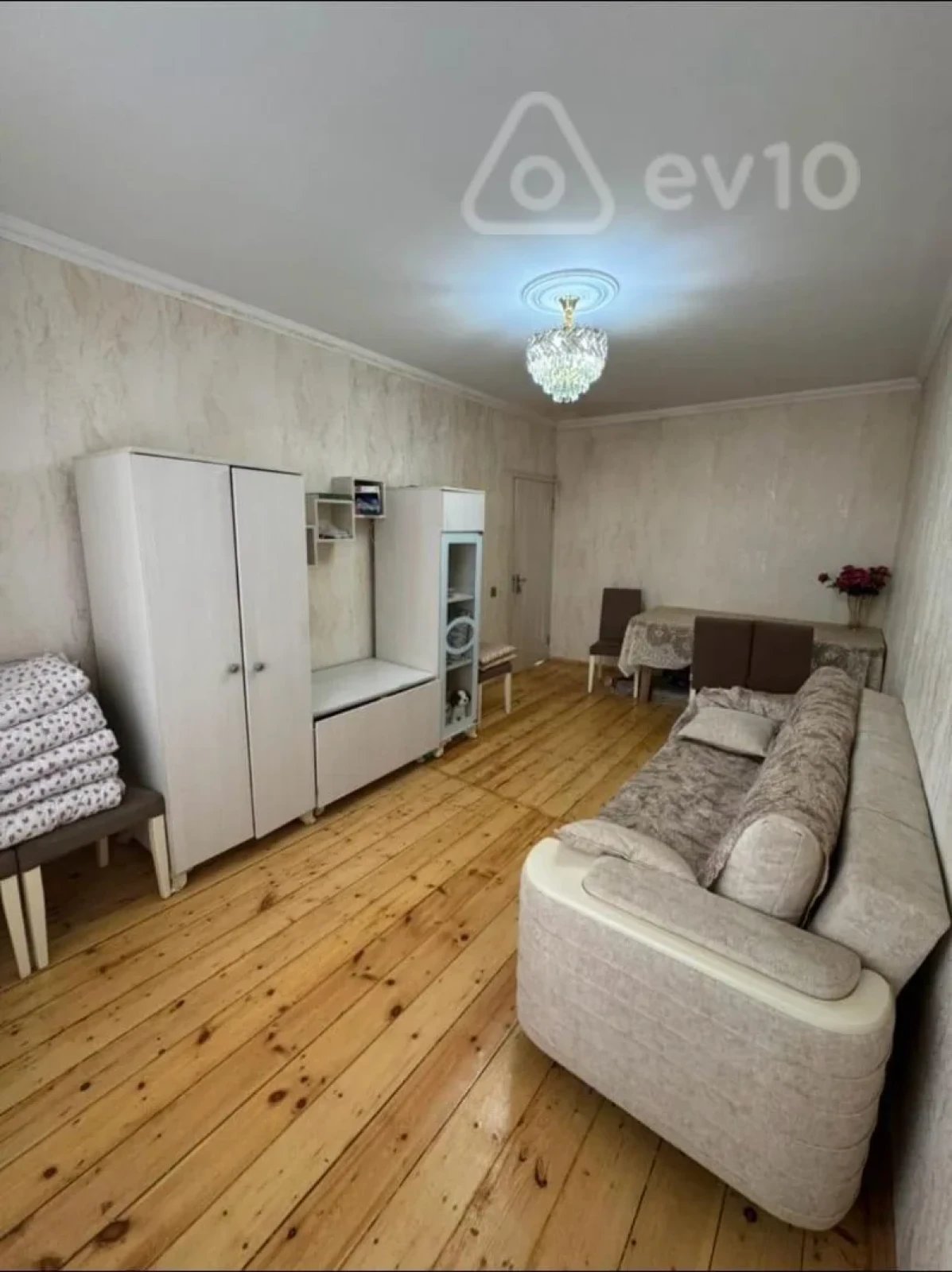 Satılır 2 otaqlı köhnə tikili 60 m²