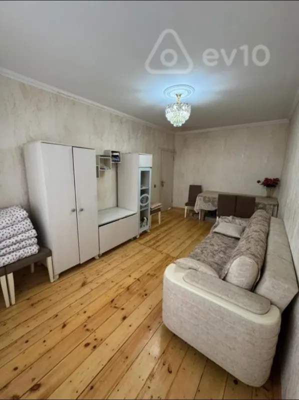 Satılır 2 otaqlı köhnə tikili 60 m²