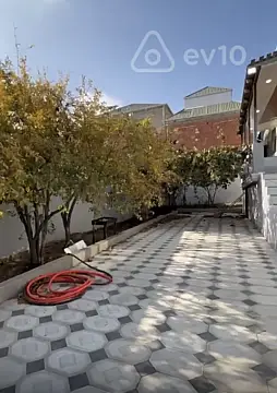 Satılır 5 otaqlı həyət evi 140 m²
