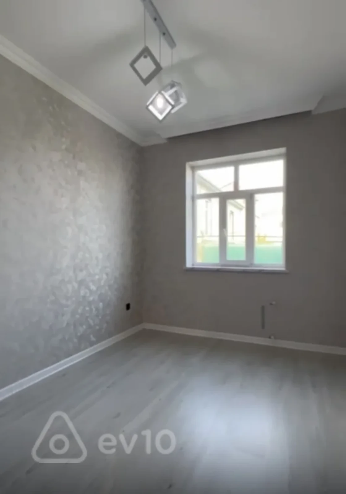 Satılır 5 otaqlı həyət evi 140 m²