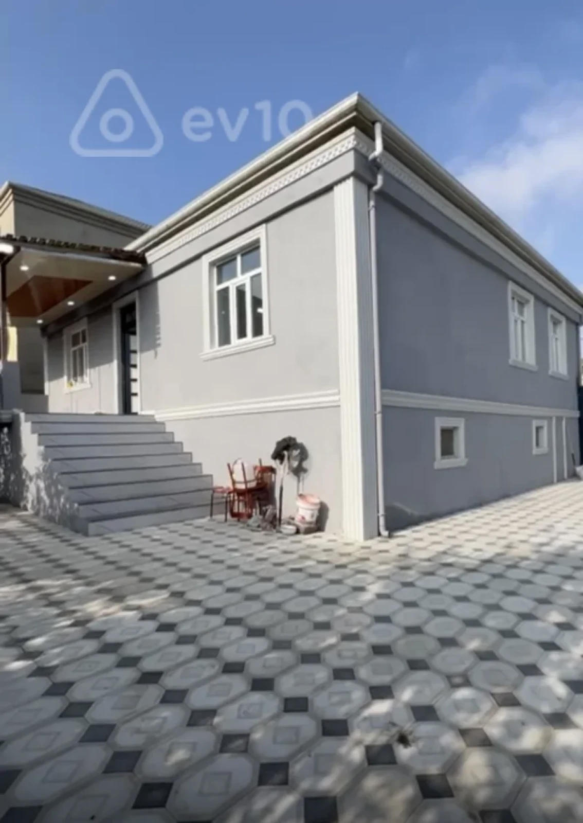 Satılır 5 otaqlı həyət evi 140 m²