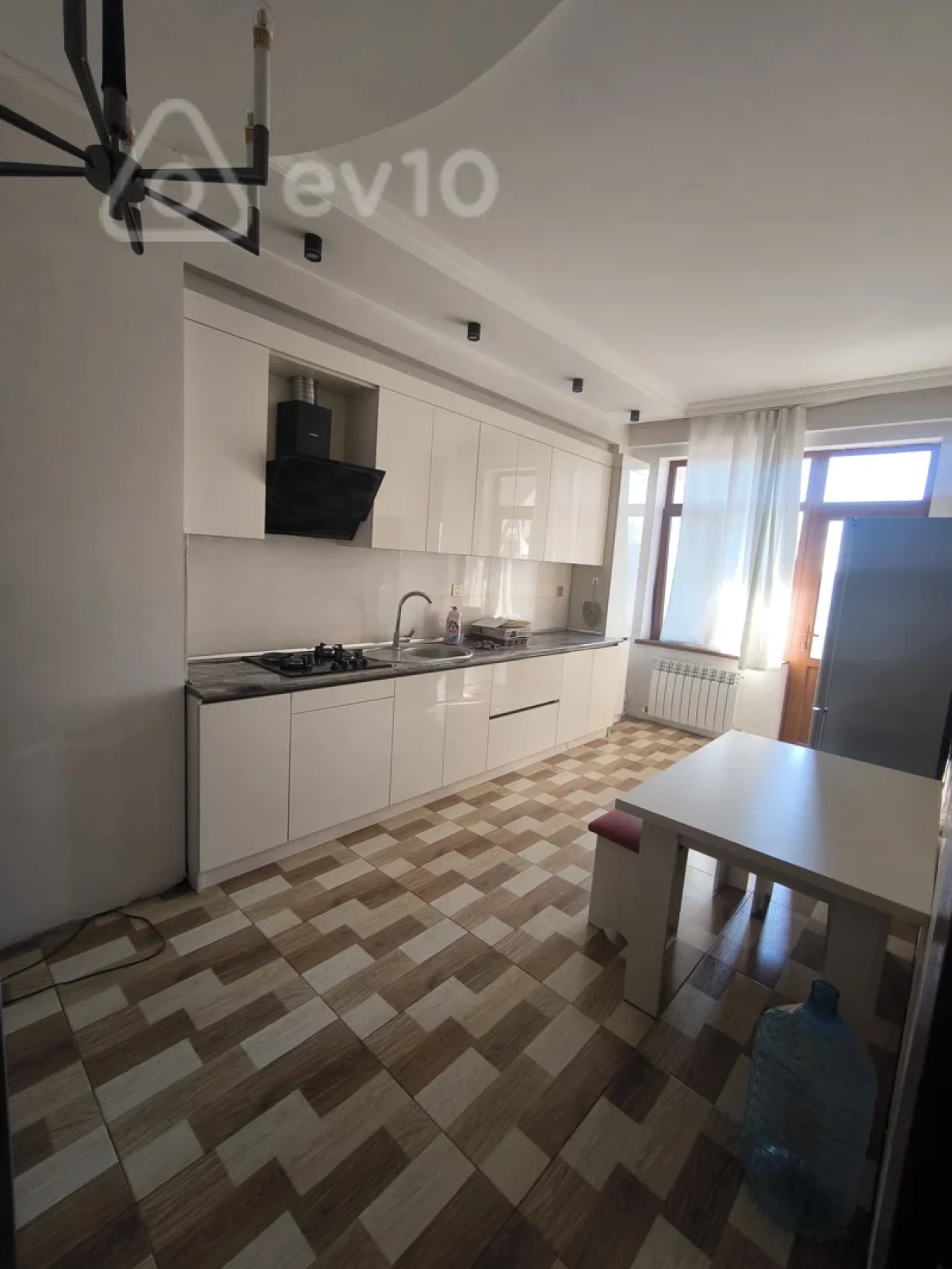 Kirayə verilir 2 otaqlı yeni tikili 80 m²