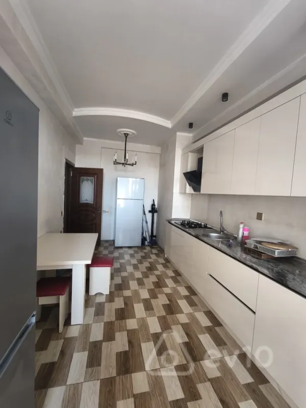 Kirayə verilir 2 otaqlı yeni tikili 80 m²