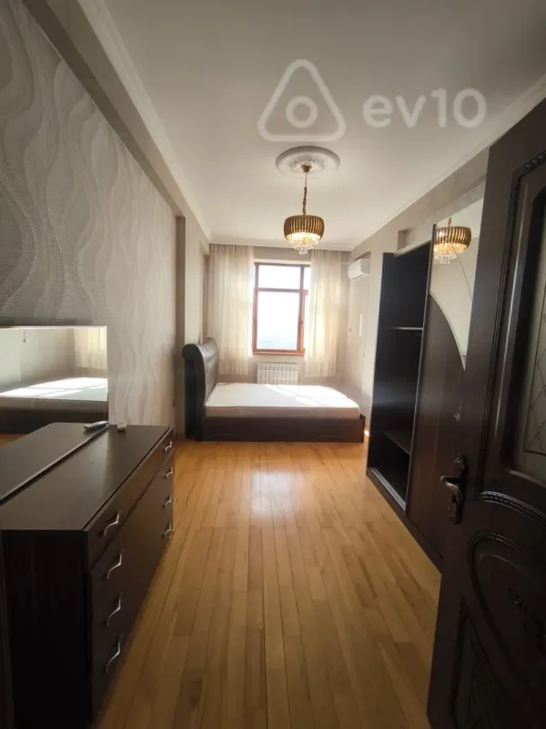 Kirayə verilir 2 otaqlı yeni tikili 80 m²