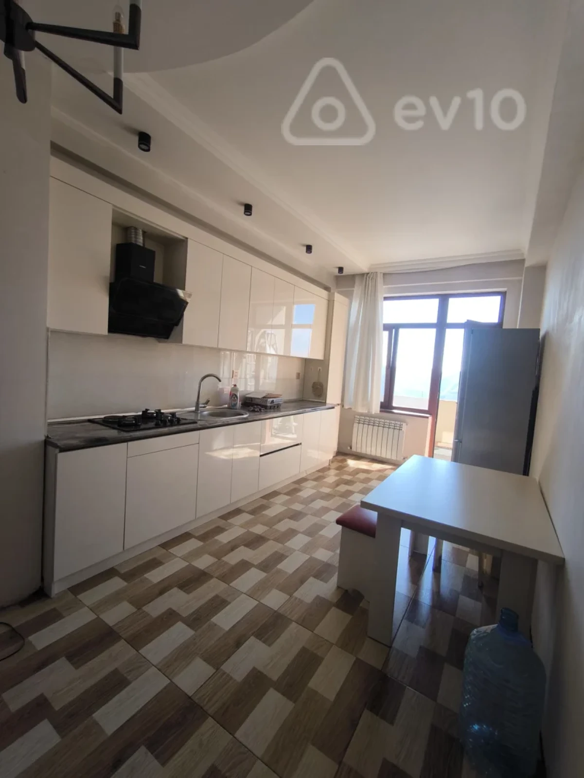Kirayə verilir 2 otaqlı yeni tikili 80 m²