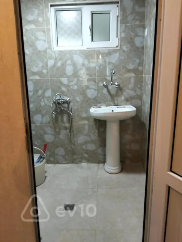 Satılır 3 otaqlı köhnə tikili 60 m²