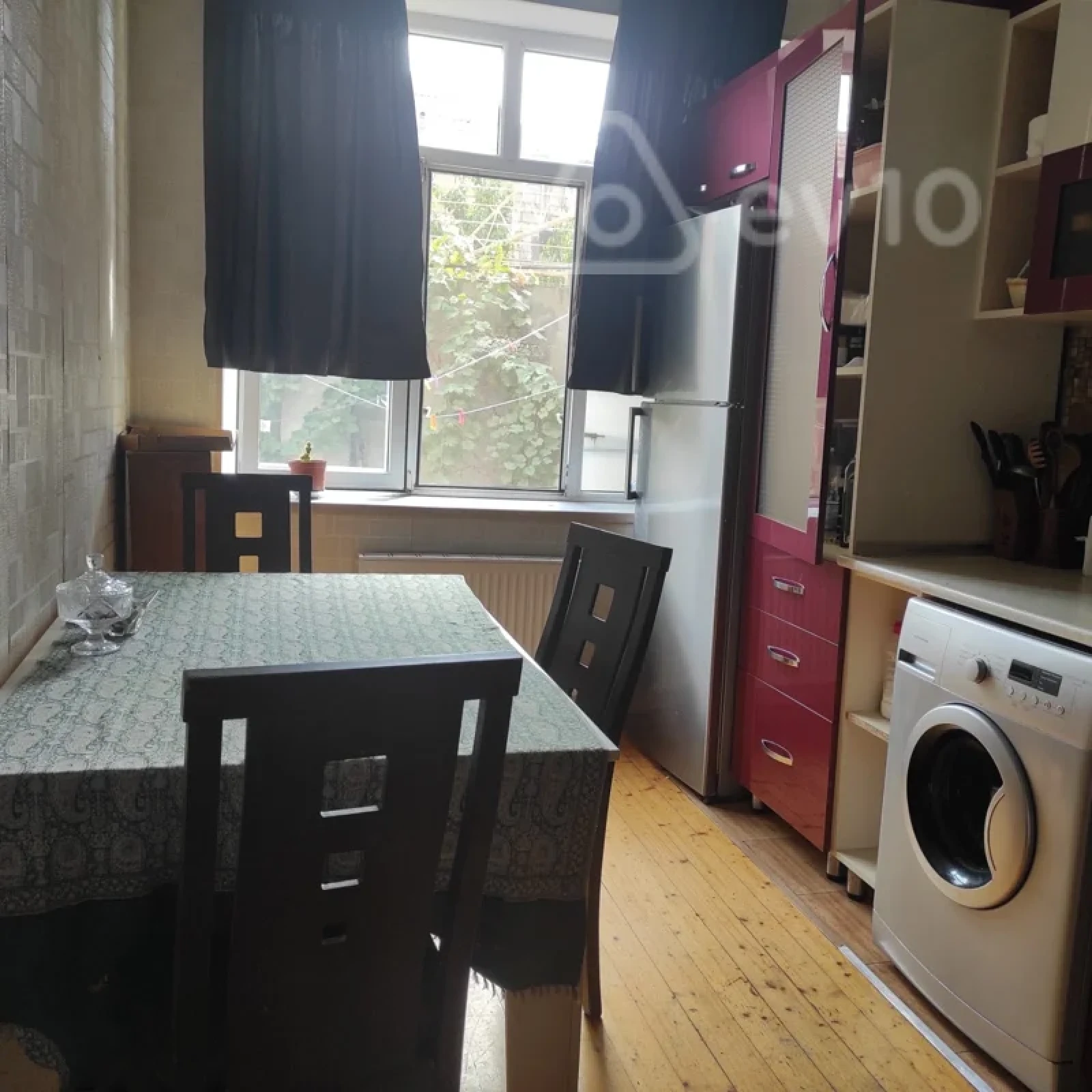 Kirayə verilir 4 otaqlı köhnə tikili 160 m²