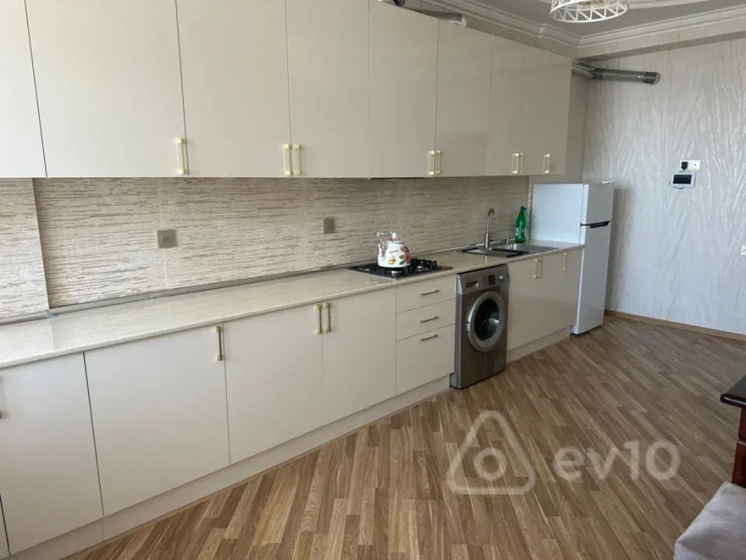 Kirayə verilir 2 otaqlı yeni tikili 120 m²
