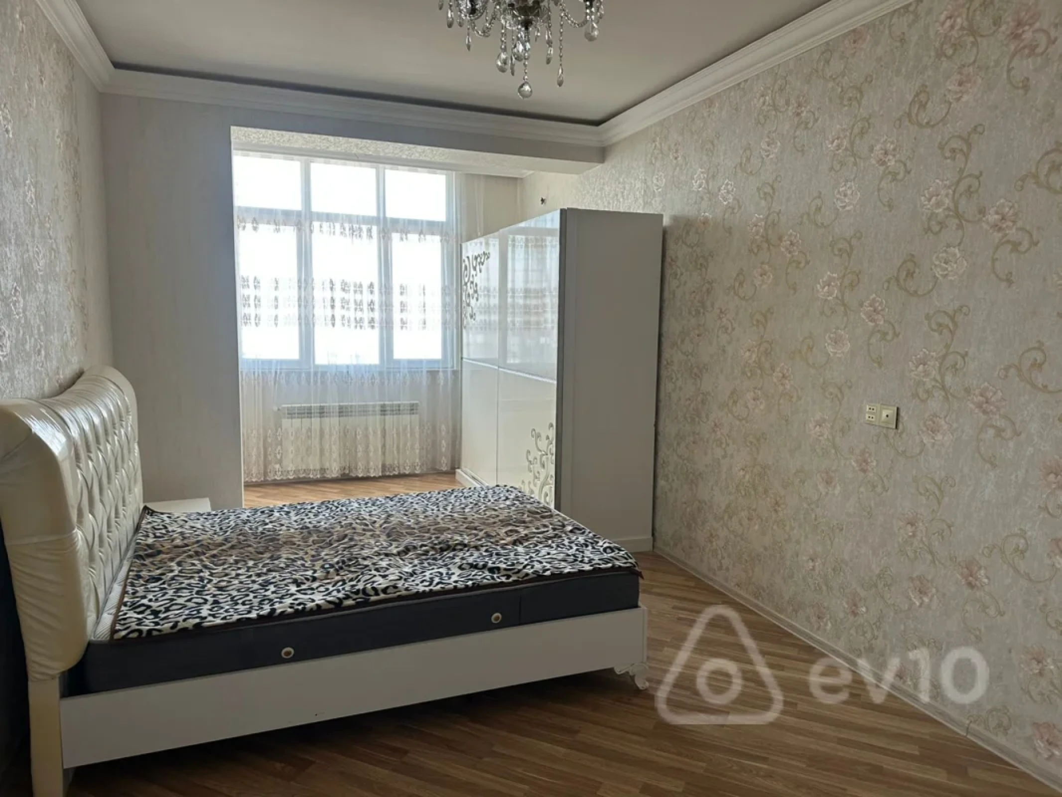 Kirayə verilir 2 otaqlı yeni tikili 120 m²